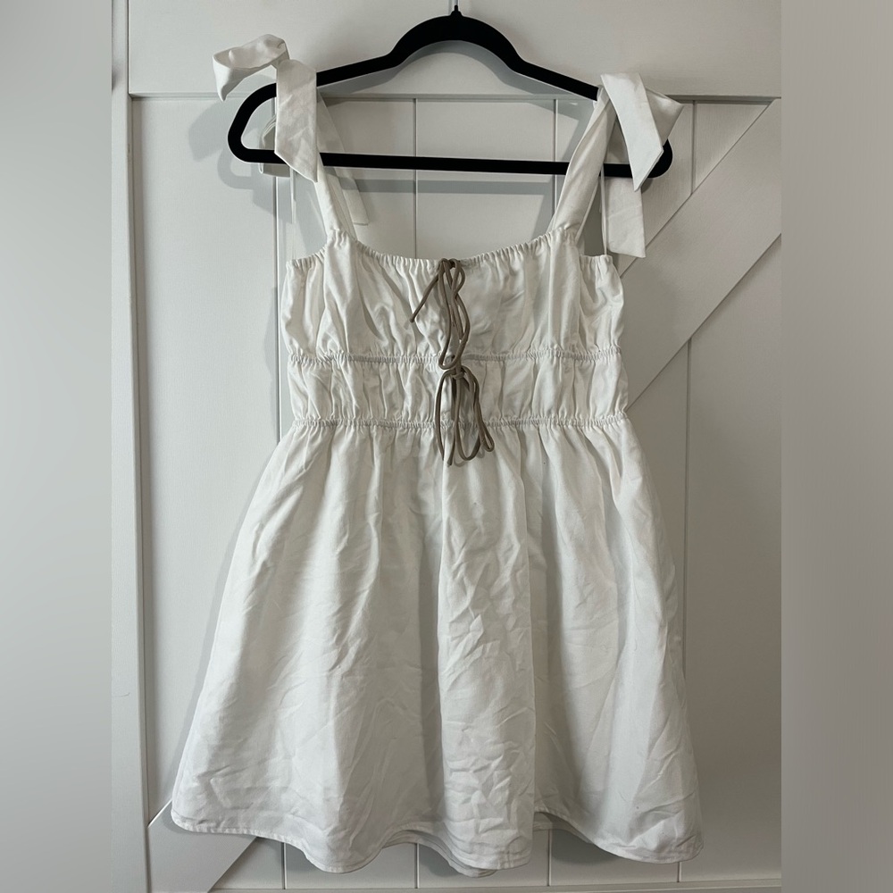 white mini dress size M only worn for a few hours!
